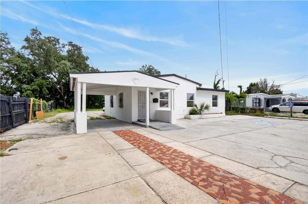 Photo of 1317 N Pine Hills Road, Orlando, FL 32808 (MLS # G5116187)