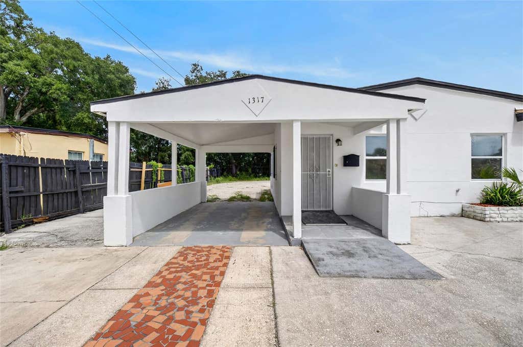 Photo of 1317 N Pine Hills Road, Orlando, FL 32808 (MLS # G5116187)