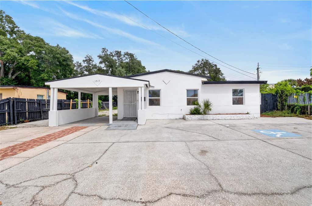 Photo of 1317 N Pine Hills Road, Orlando, FL 32808 (MLS # G5116187)