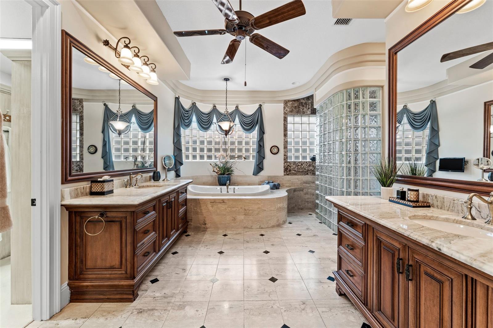 SUNSET BAY - Residential