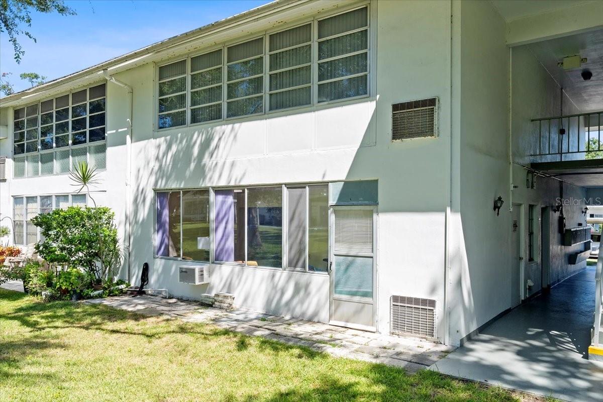 DOUGLAS ARMS - Residential