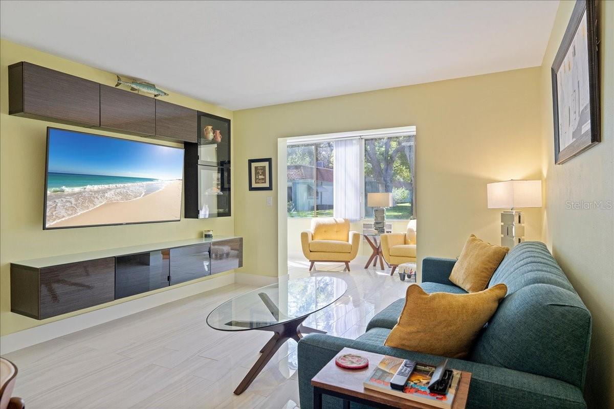 DOUGLAS ARMS - Residential