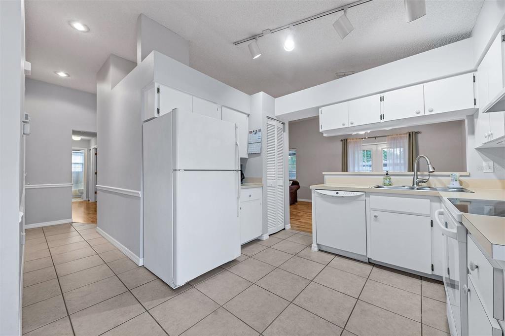 CRESCENT LAKES PH III - Residential