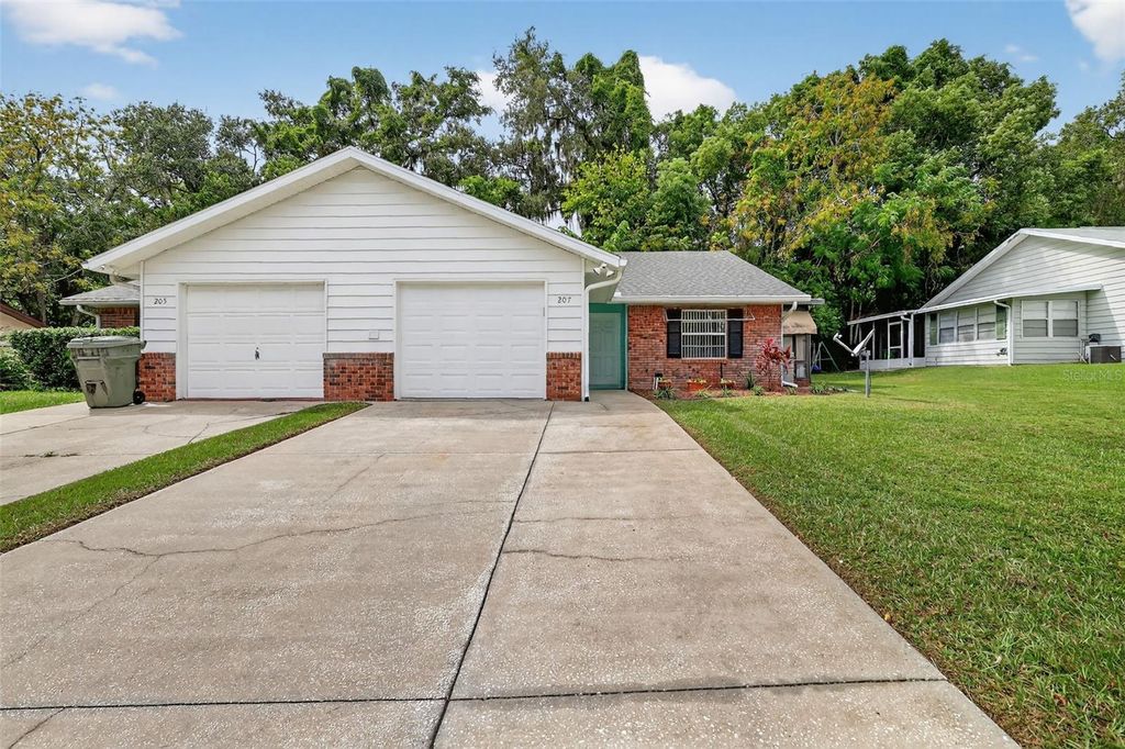 Photo of 207 Fernwood Street, Leesburg, FL 34748 (MLS # G5103106)