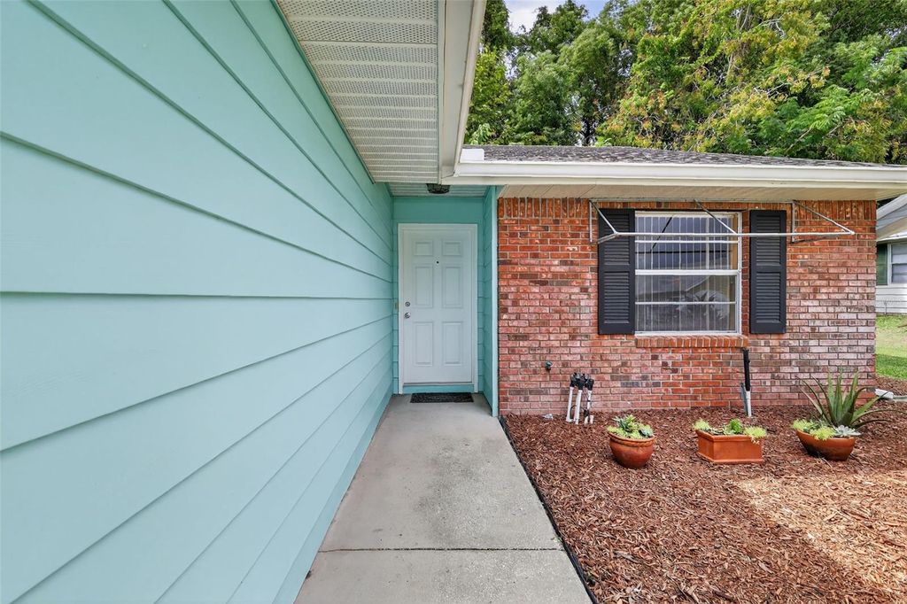 Photo of 207 Fernwood Street, Leesburg, FL 34748 (MLS # G5103106)
