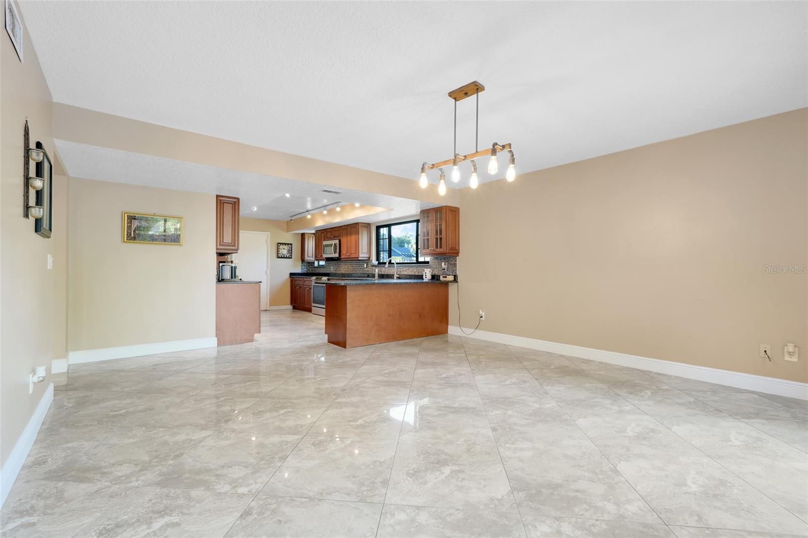 ORANGE TREE COUNTRY CLUB - Residential