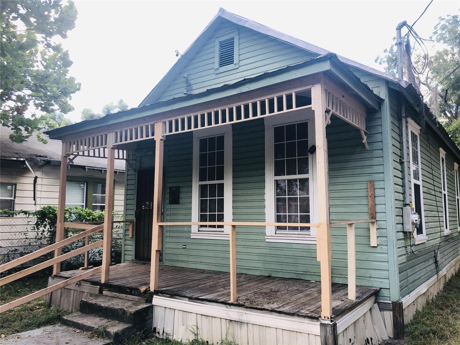 Choose to rent with confidence from a licensed real estate brokerage. Our application process is quick and easy! Reach out via this website or give us a call to schedule a tour and apply today!
THIS PROPERTY IS PRE-LISTED NOW!
We're excited to announce that this property is pre-listed. Although it requires some tender loving care and isn't in mint condition, our committed team is eager to help turn it into your new home by your preferred move-in date.
NOTE: Some pre-listed properties may not be fully available for tours, but feel free to drive by at your convenience! For additional information, don't hesitate to get in touch.
We proudly welcome all pets!
This charming home is ideal for comfortable living! With its spacious layout, this residence offers everything you need to relax and enjoy life. Don't miss out on the opportunity to make this house your new home! Contact us today for more information!
This company is committed to supporting the guidelines of the U.S. Fair Housing Act (Title VIII of the Civil Rights Act of 1968), as amended, which prohibits discrimination in the sale, rental, and financing of housing transactions because of race, color, religion, sex, handicap, familial status, or national origin. The move-in fee varies between two to three times the rent, based on the results of your application. Alabama LLC, CQ1056586.