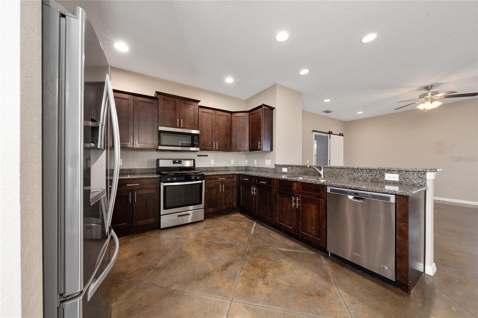 WHISPERING TRAILS PH 02 - Residential Lease