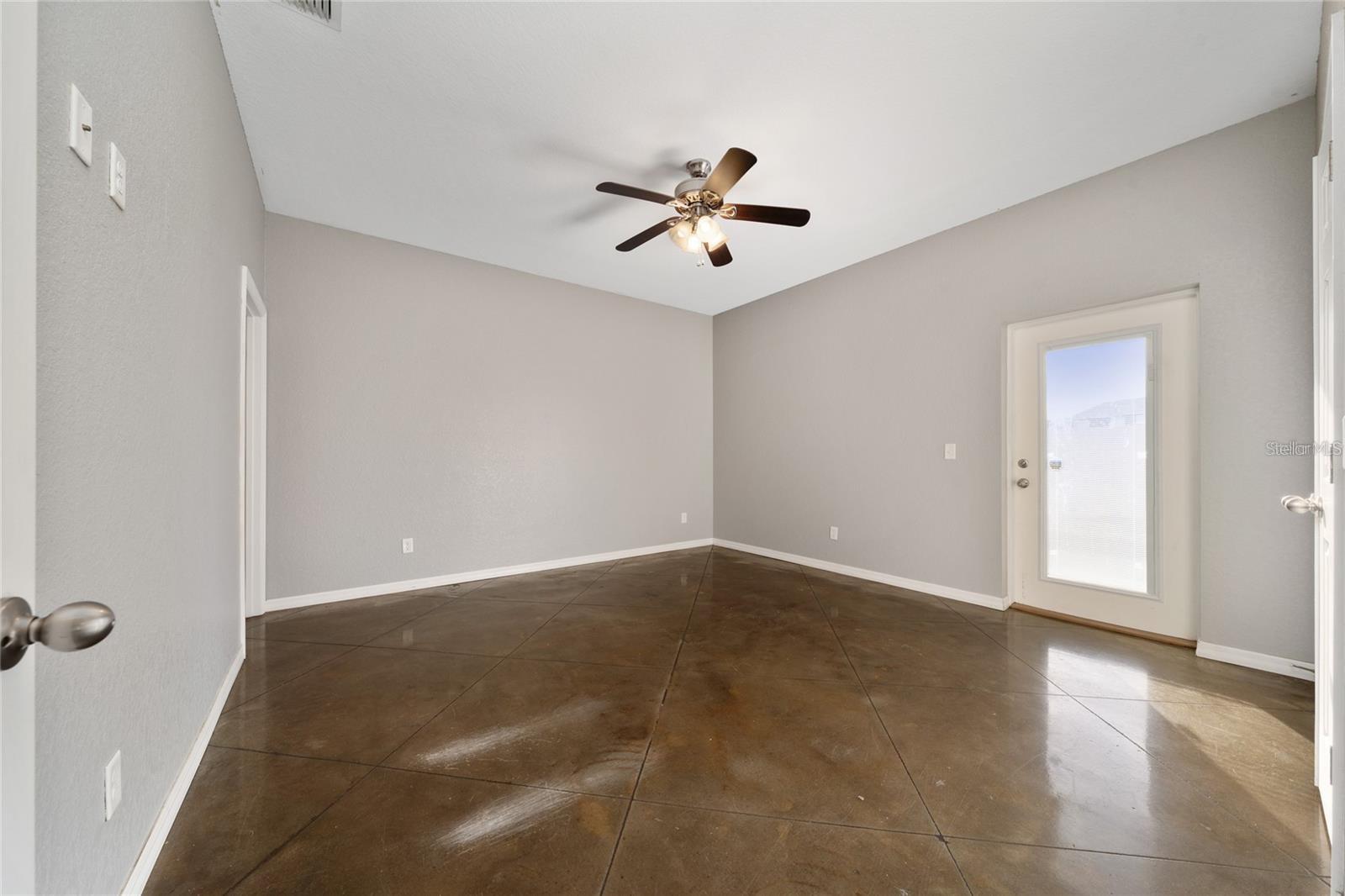 WHISPERING TRAILS PH 02 - Residential Lease