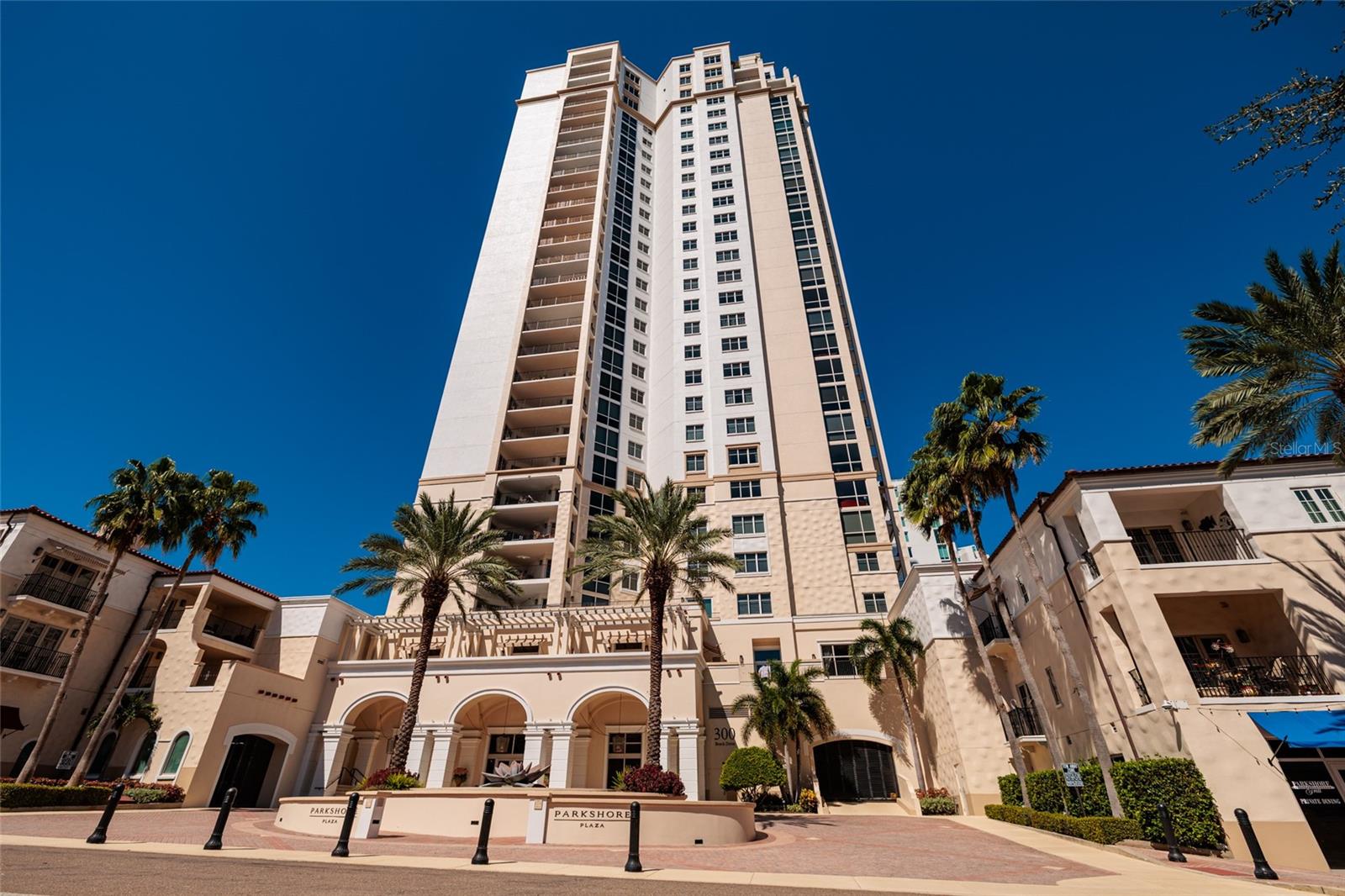 300 BEACH DRIVE NE 1804