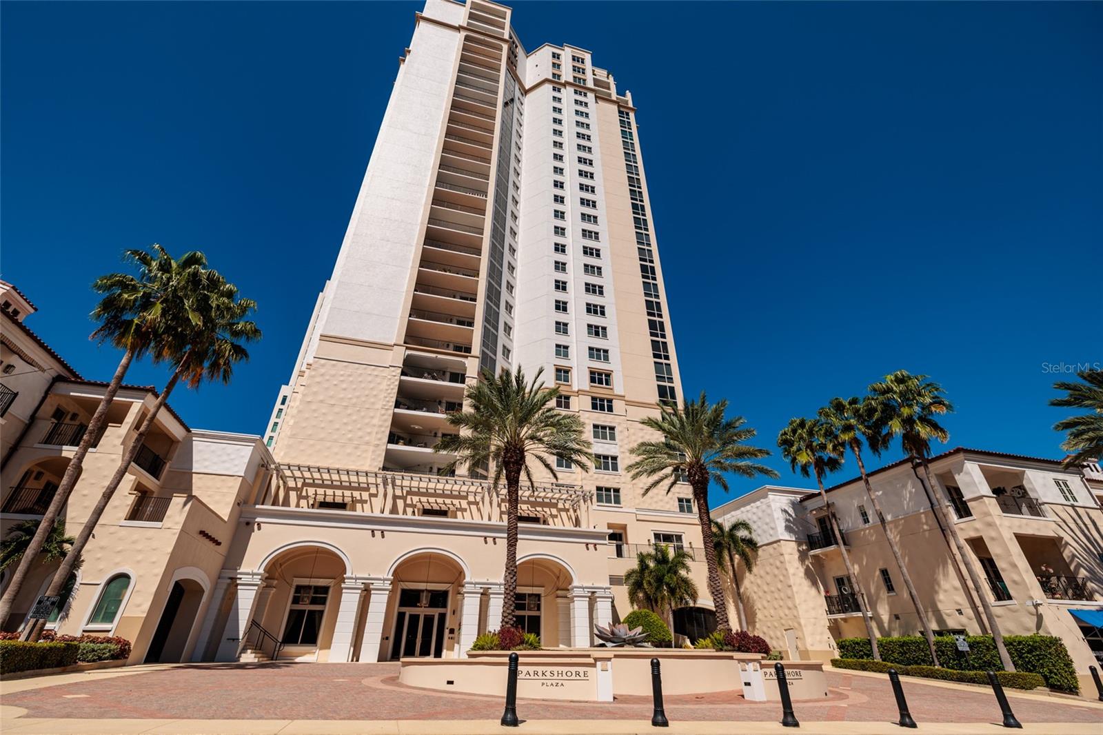 300 BEACH DRIVE NE 1804
