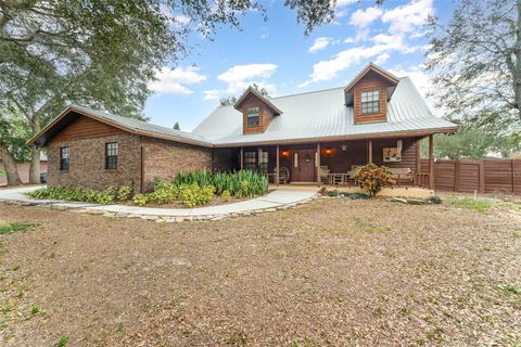 A home in LAKELAND