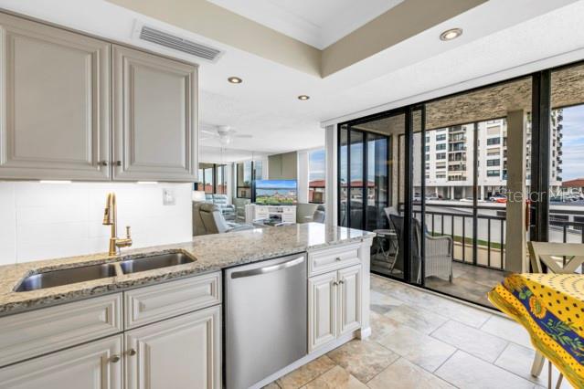 CASA DEL MAR CONDO V - Residential