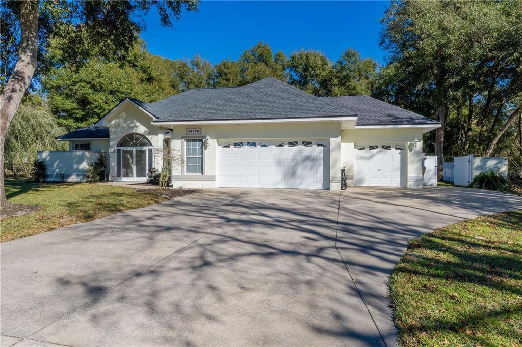 Photo of 36320 Piney Ridge Boulevard, Fruitland Park, FL 34731 (MLS # G5108106)