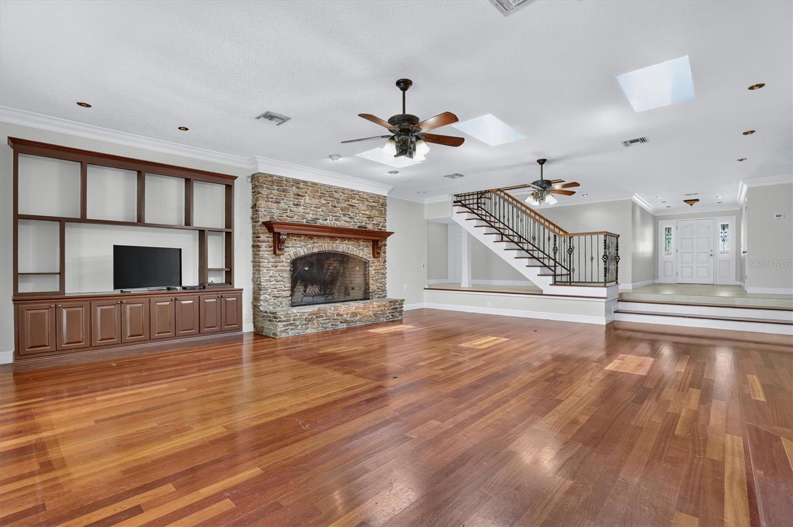 306 OAK ESTATES DRIVE