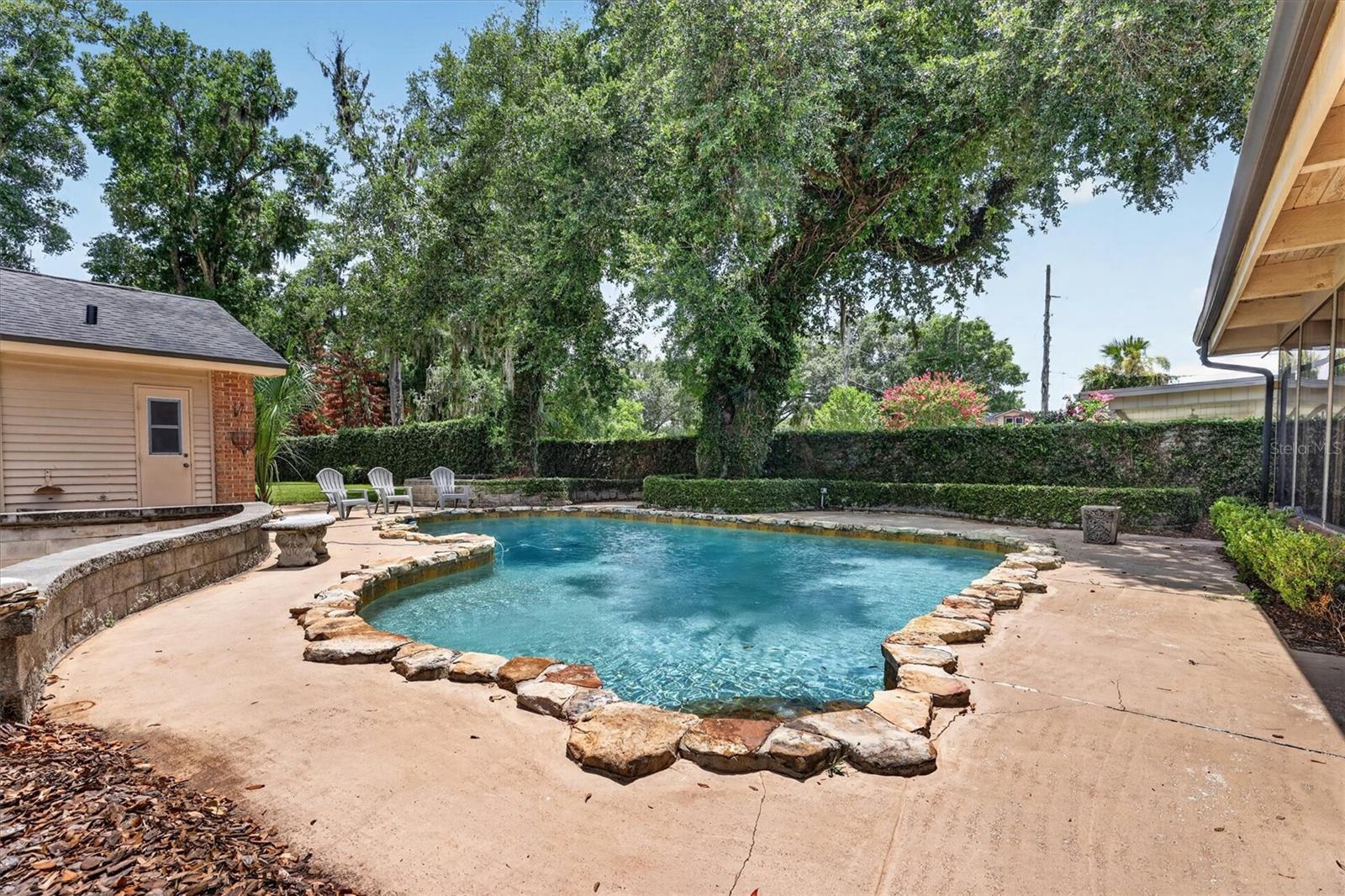 306 OAK ESTATES DRIVE