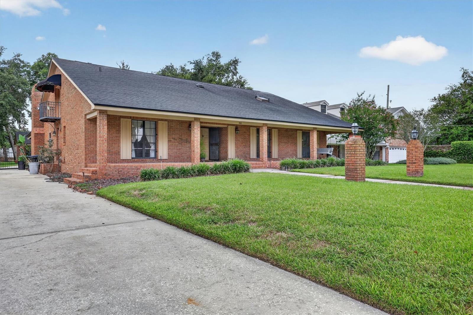 306 OAK ESTATES DRIVE