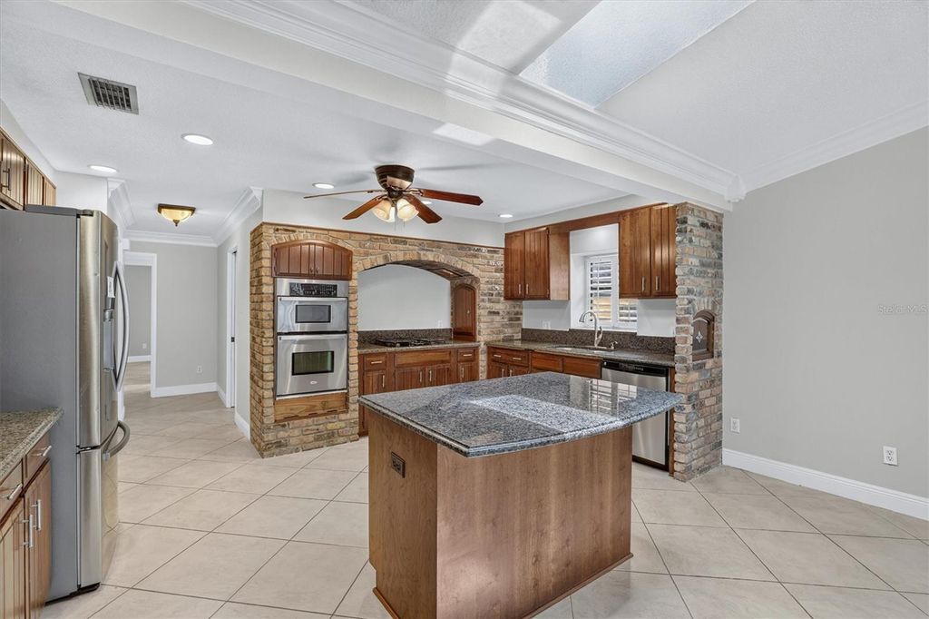 Photo of 306 Oak Estates Drive, Orlando, FL 32806 (MLS # O6423993)