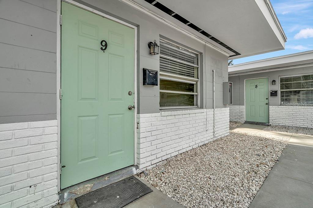 The Boulevard at West Shore is a boutique apartment complex located conveniently in downtown Tampa that is close to grocery stores, shops, and parks. This stunning 1 bedroom and 1 bath unit is Pet friendly. Washer and Dryer included in the unit. Requirments: Credit Score od 630+, 2.5x Rent-to-income ratio, Background check. Before move-in: First, Last and Security