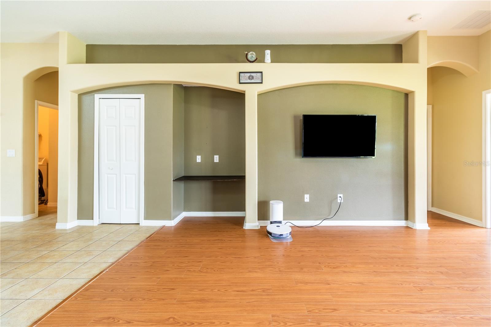 2316 ROANOKE SPRINGS DRIVE