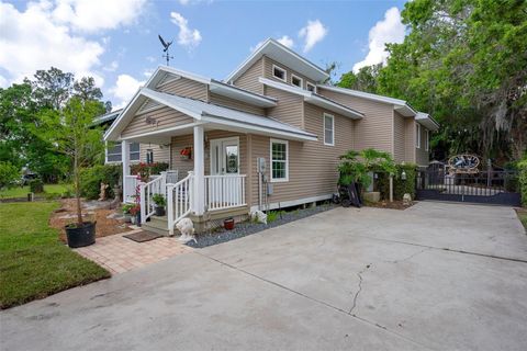 Photo of 536 NW 7th Avenue, Crystal River, FL 34428 (MLS # OM700556) Photo of 536 NW 7th Avenue, Crystal River, FL 34428 (MLS # OM700556)