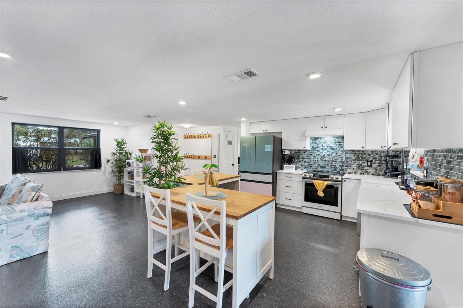 LONGLAKE ESTATES - Residential
