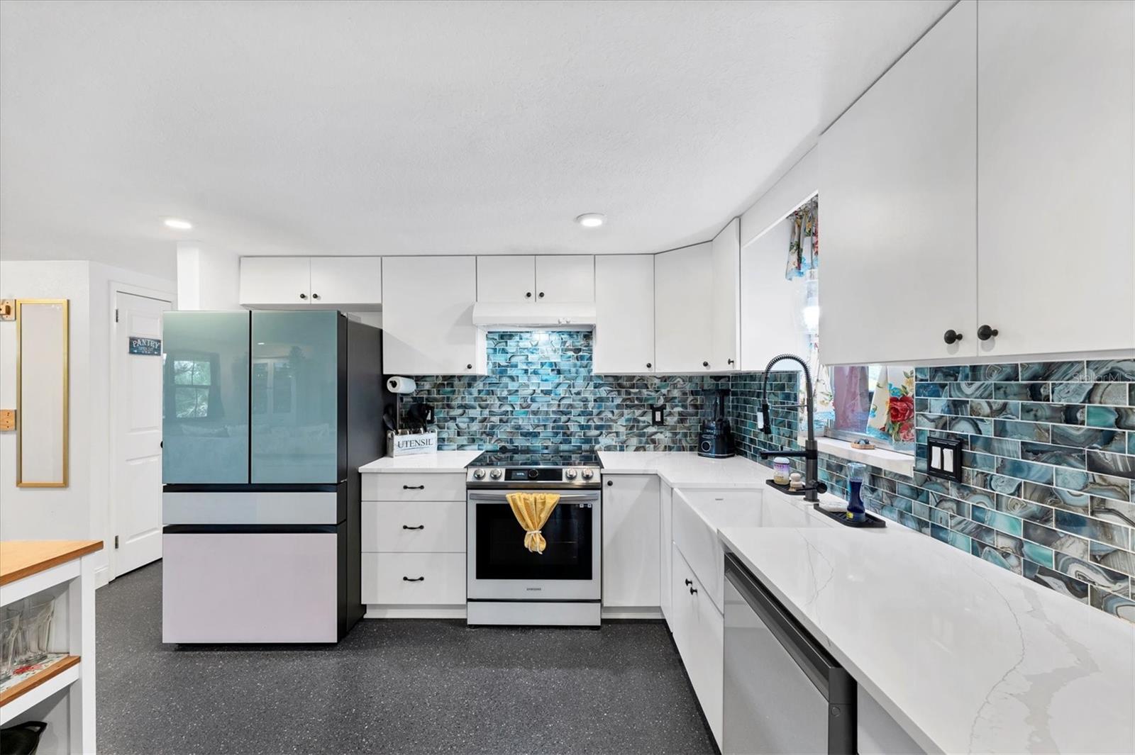 LONGLAKE ESTATES - Residential