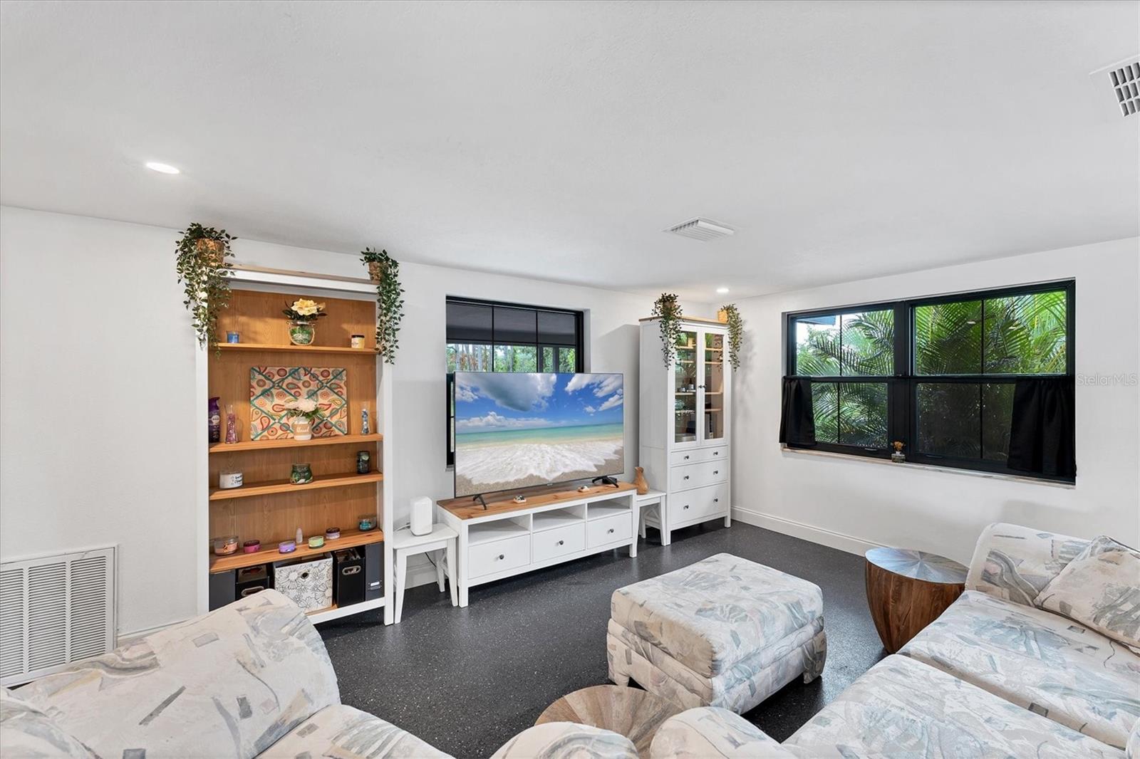 LONGLAKE ESTATES - Residential
