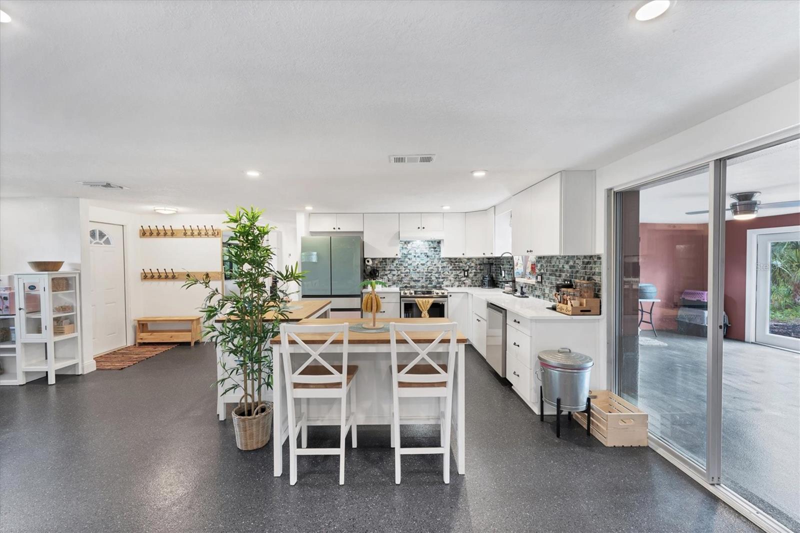 LONGLAKE ESTATES - Residential