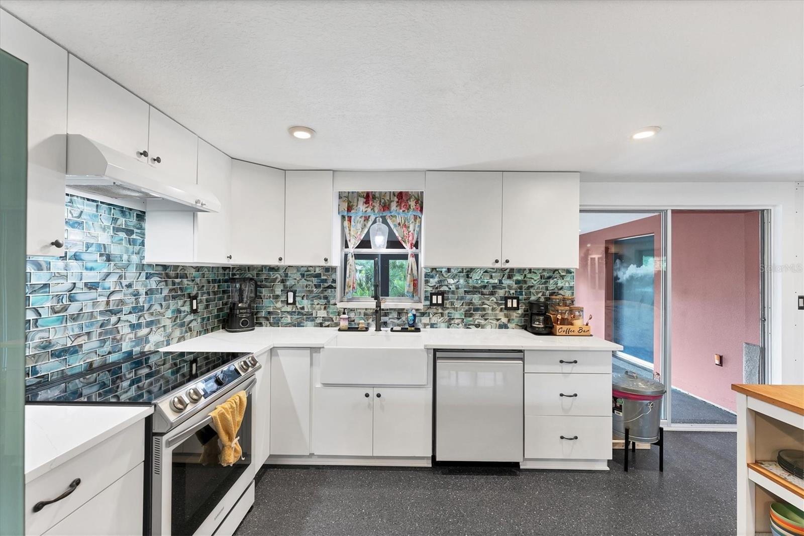 LONGLAKE ESTATES - Residential