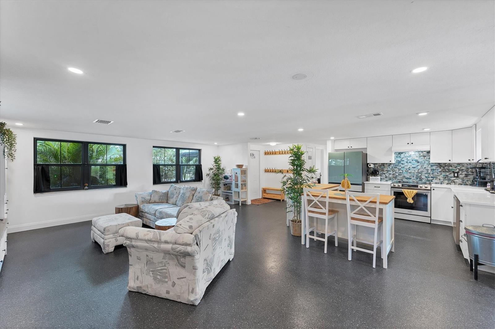 LONGLAKE ESTATES - Residential