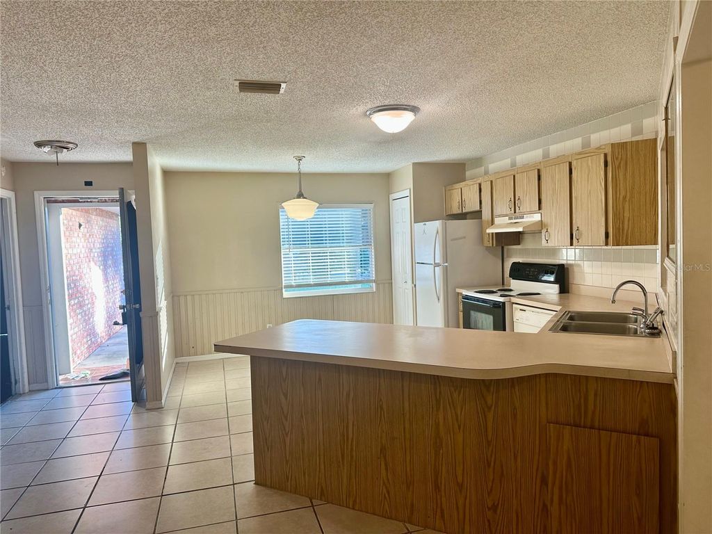 Photo of 2315 Centennial Boulevard, Leesburg, FL 34748 (MLS # G5105862)