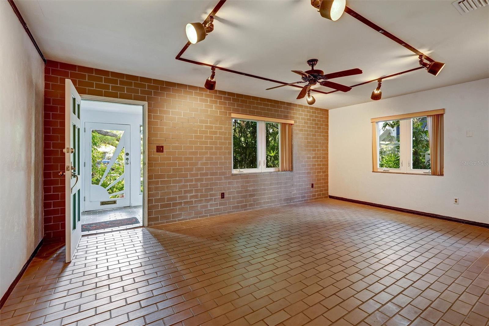 ROUSLYNN - Residential