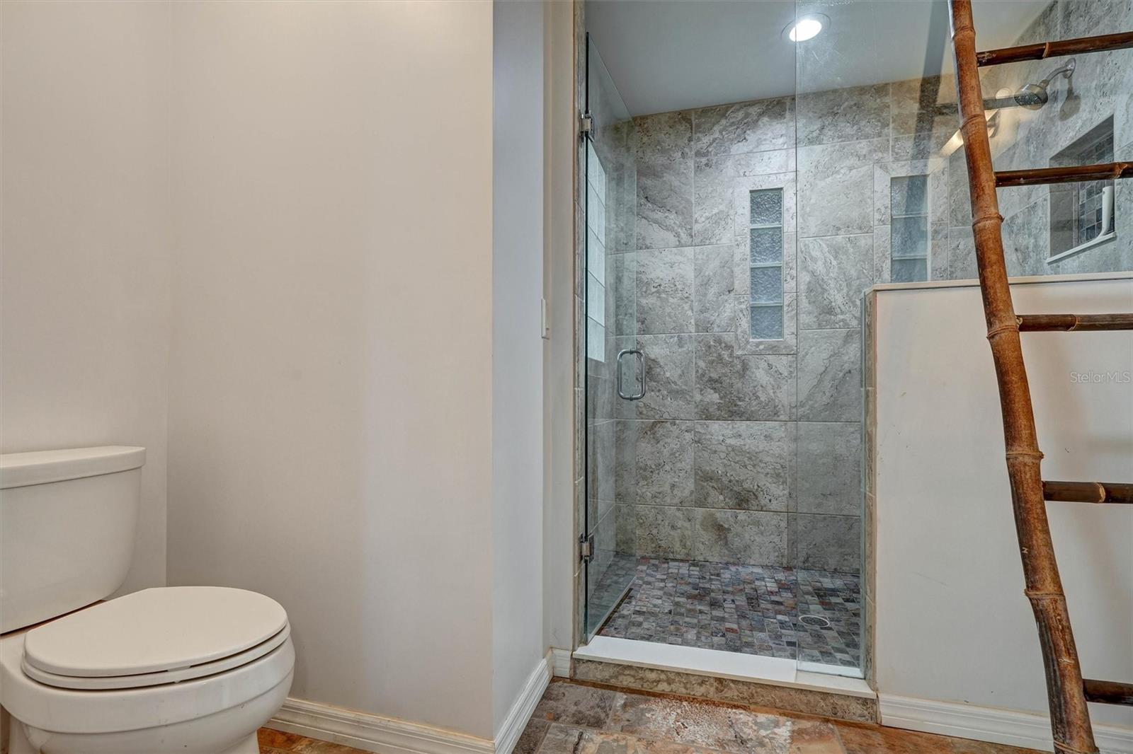 ROUSLYNN - Residential