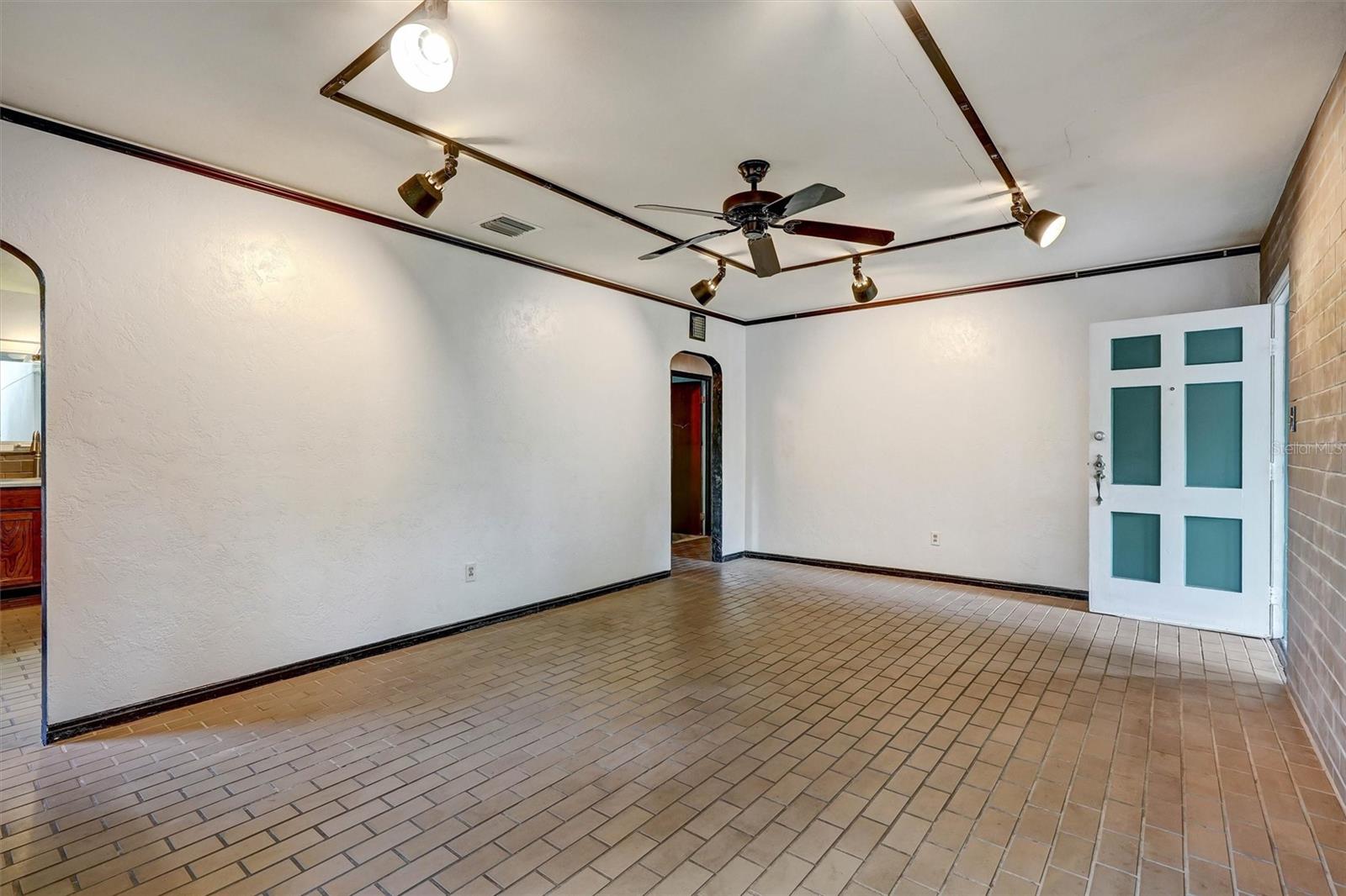 ROUSLYNN - Residential