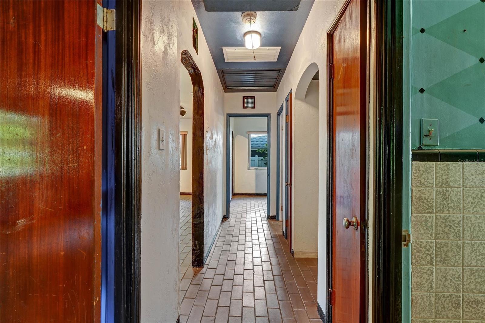 ROUSLYNN - Residential