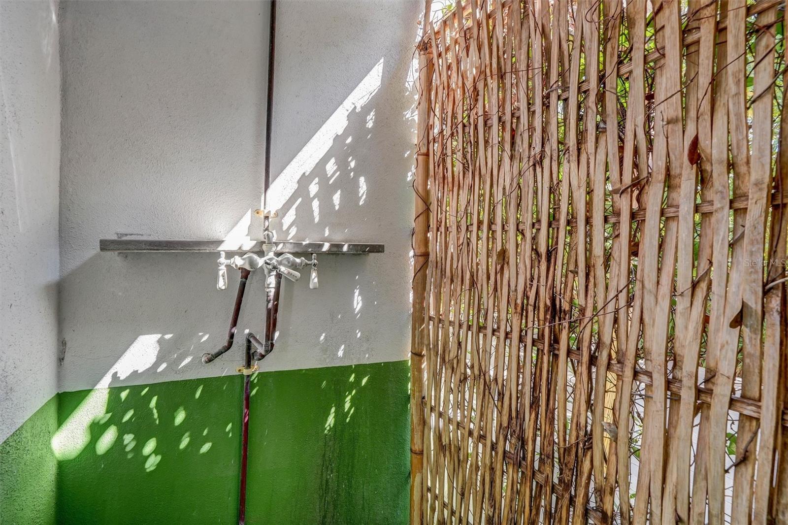 ROUSLYNN - Residential