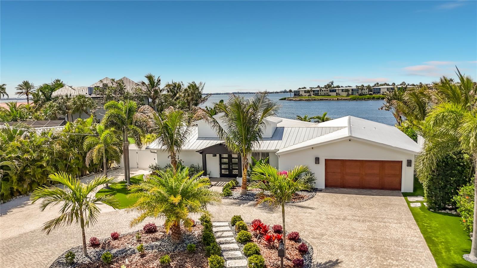 605 KEY ROYALE DRIVE