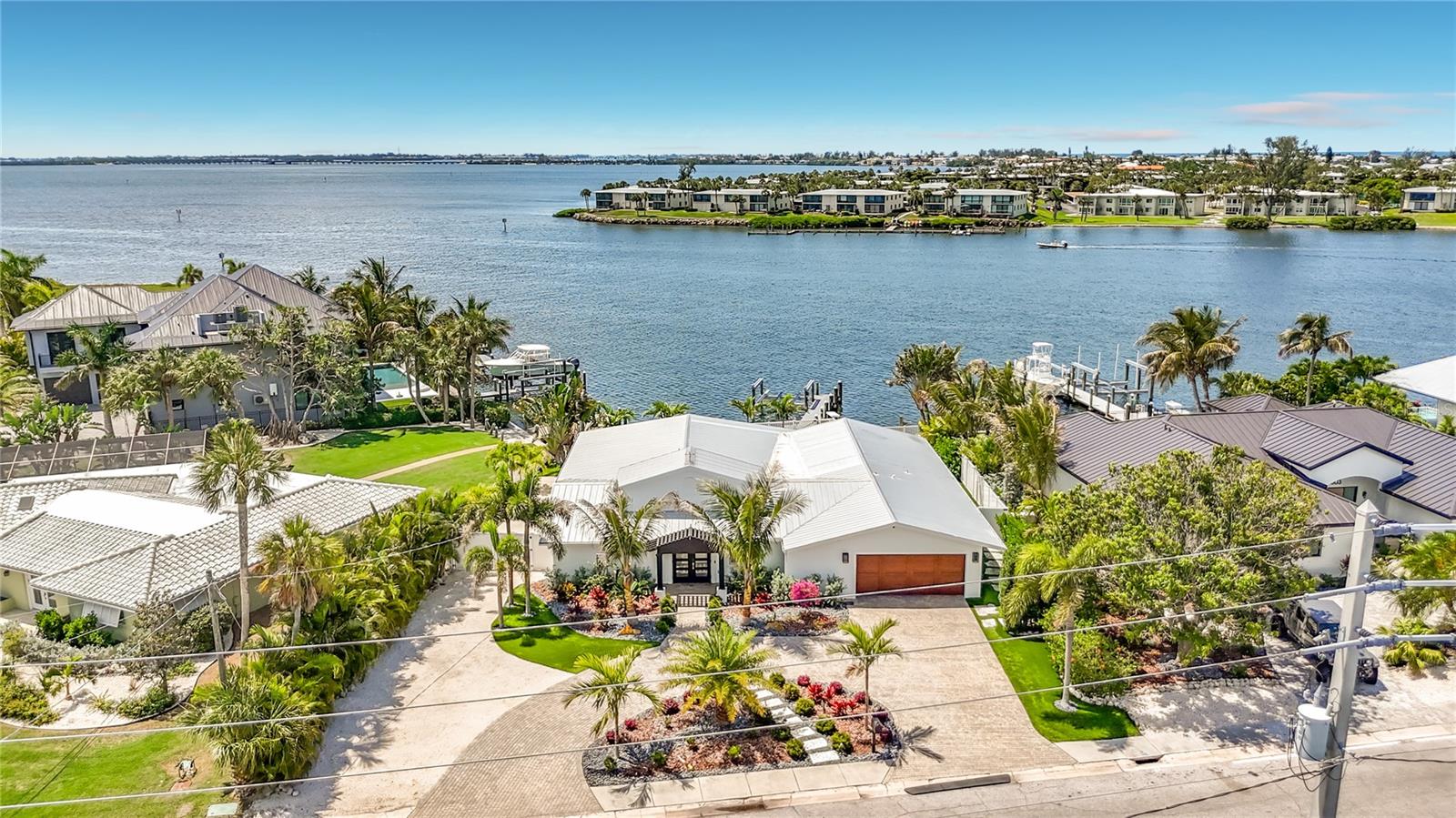 605 KEY ROYALE DRIVE