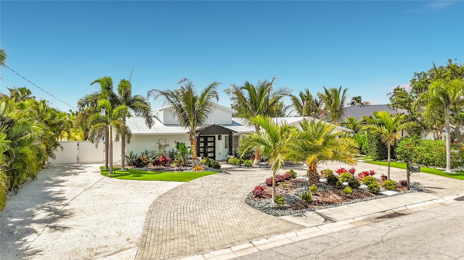605 KEY ROYALE DRIVE