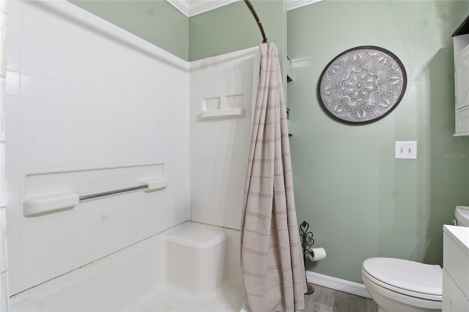 SHADY OAK ESTATES - Residential