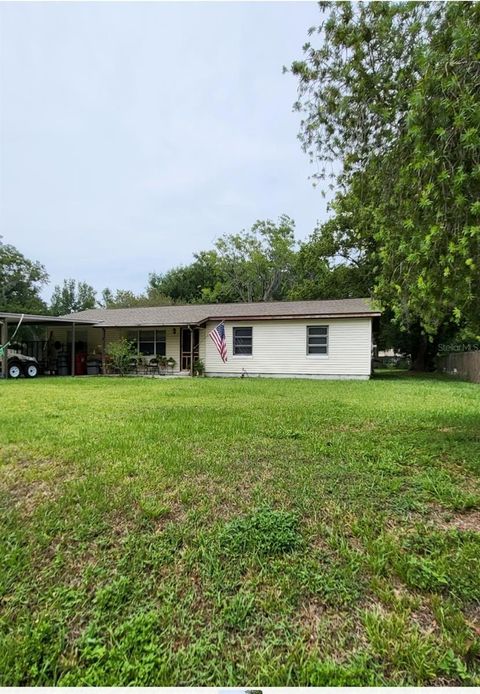 A home in PLANT CITY