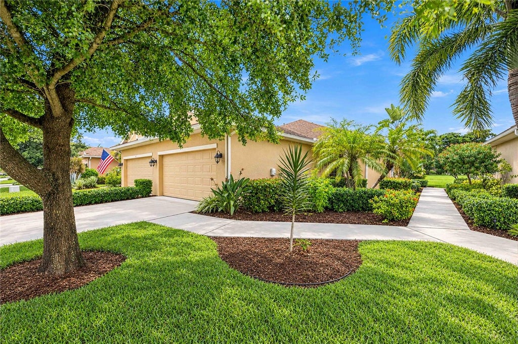 Photo of 299 Capulet Drive, Venice, FL 34292 (MLS # A4709136)