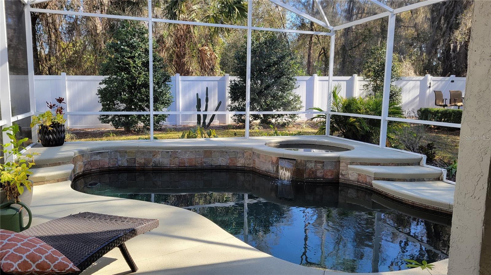 162 CRYSTAL OAK DR