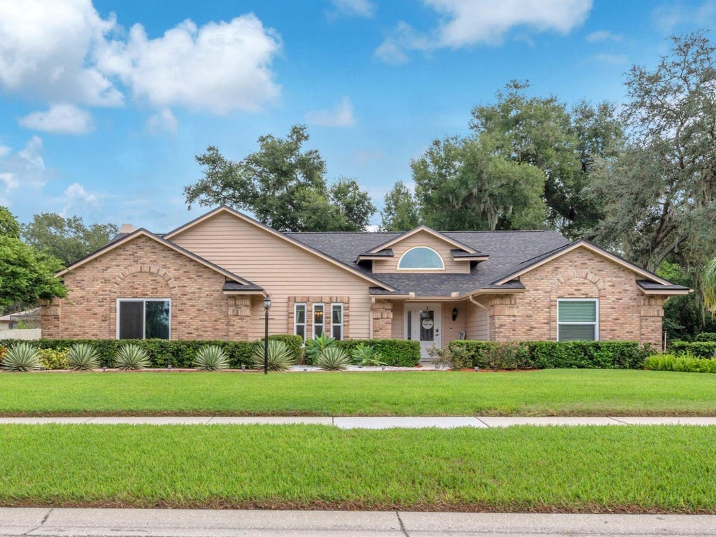 Photo of 2421 Oak Landing Drive, Brandon, FL 33511 (MLS # TB8558899)