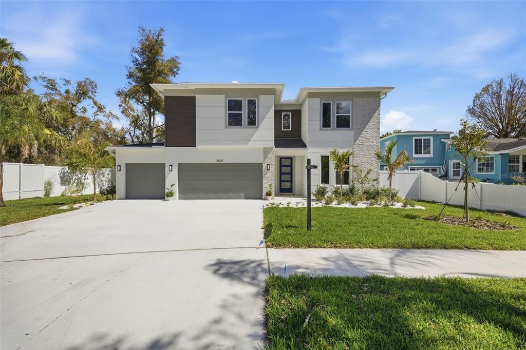 Photo of 3608 E Tampa Circle, Tampa, FL 33629 (MLS # TB8483702)