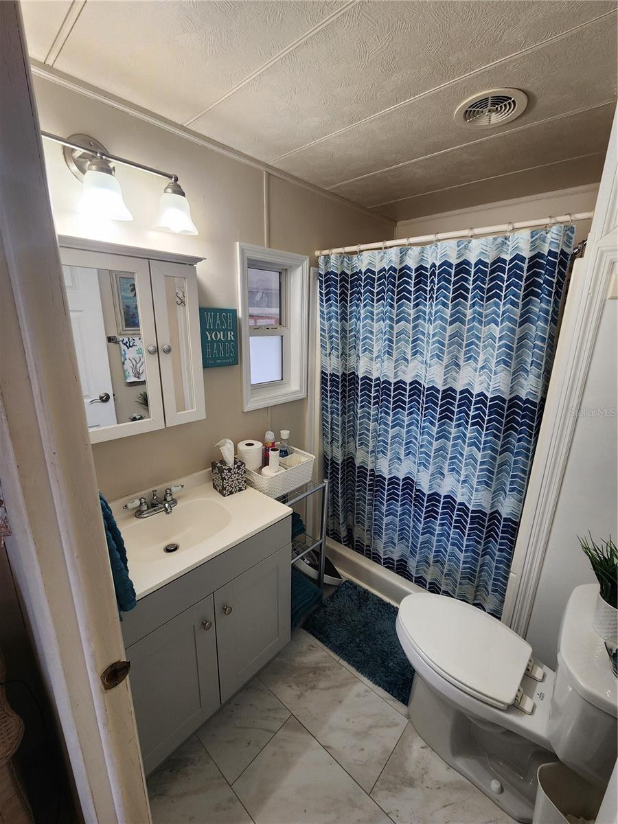 PALM LAKE ESTATES - Residential