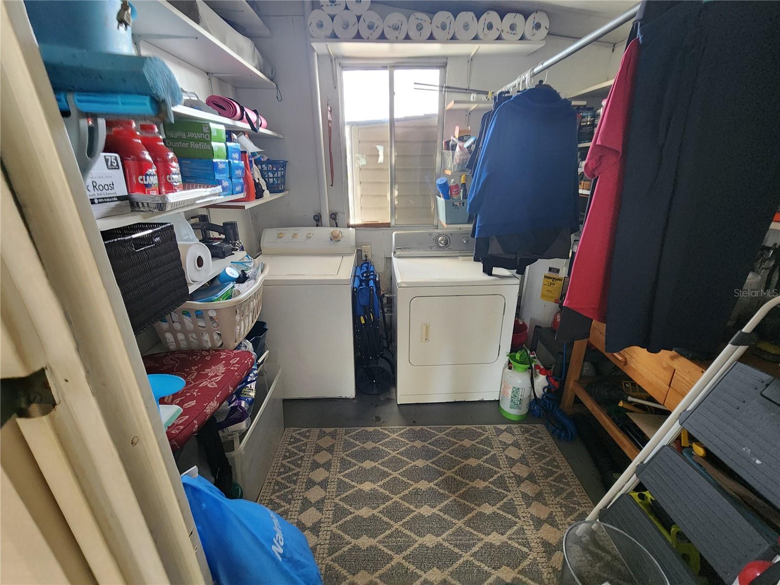 PALM LAKE ESTATES - Residential