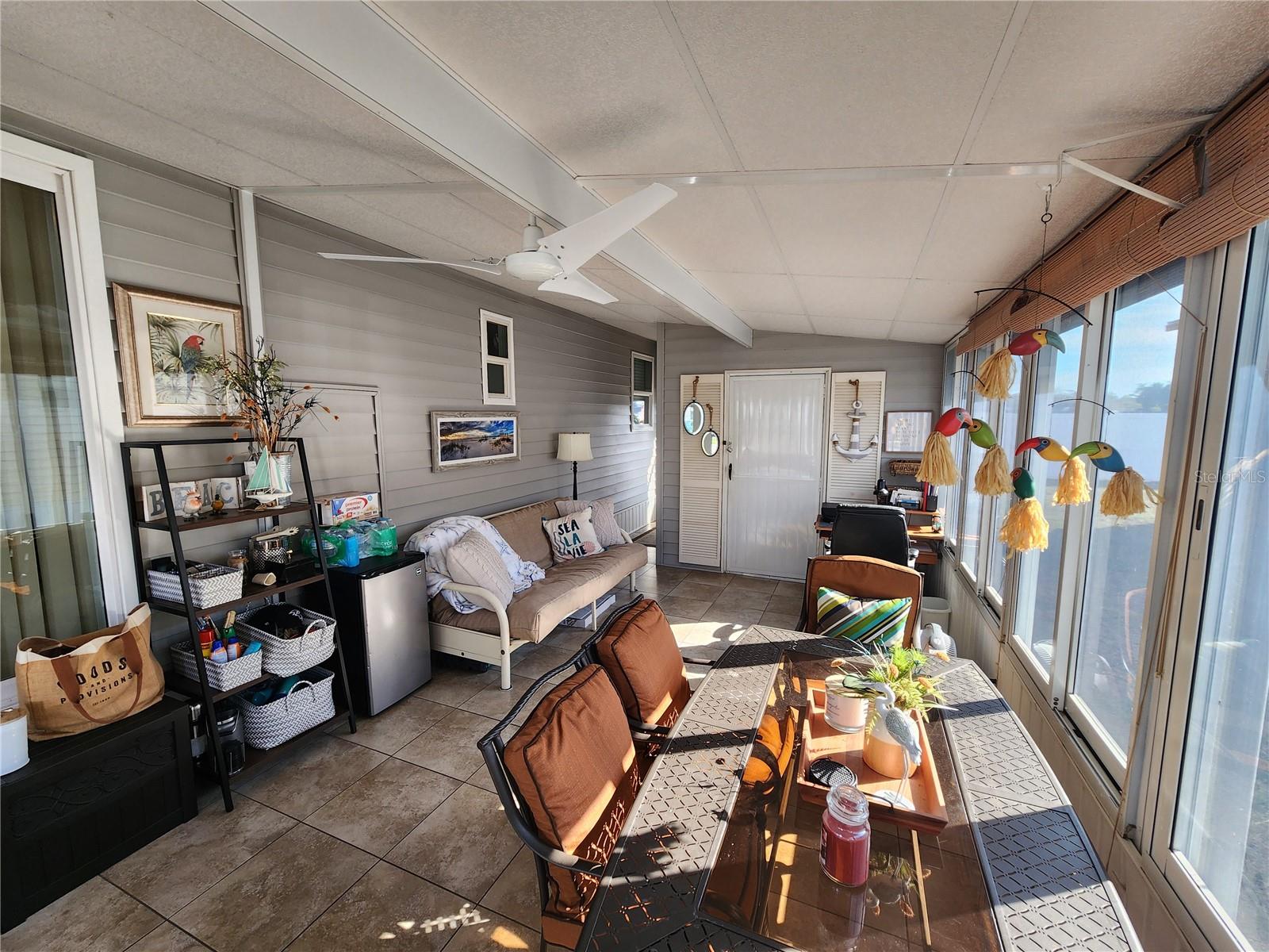 PALM LAKE ESTATES - Residential