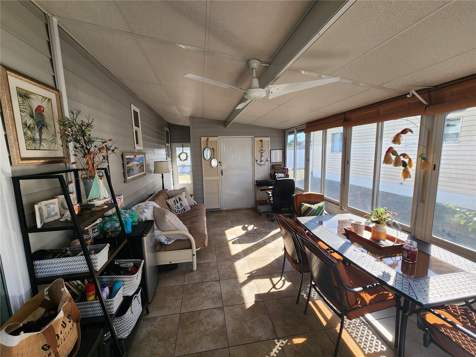 PALM LAKE ESTATES - Residential